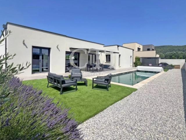 Villa contemporaine de plain pied avec piscine à Vaison la Romaine