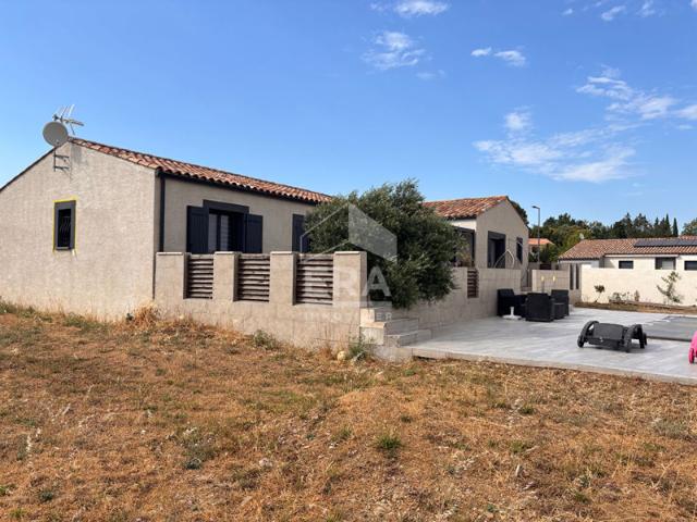 Villa contemporaine de plain pied de 129 m² ? Terrain de 1 190 m² avec piscine et prestations de qualité