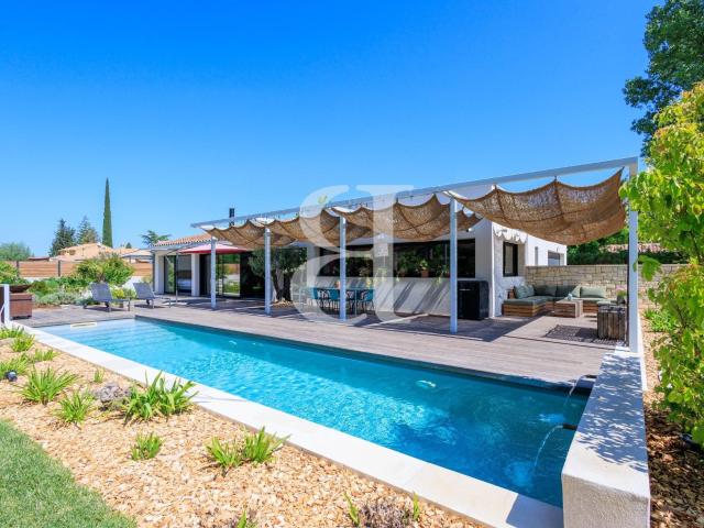 Villa contemporaine de plain pied en bord de Sorgue Un bien 171m² L'Isle sur la Sorgue
