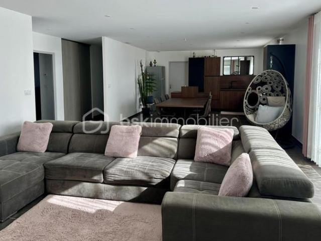 Villa contemporaine de plain pied t4 piscine