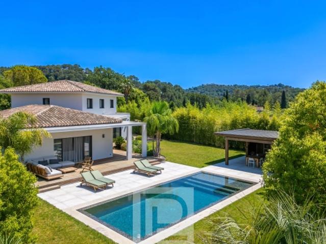 Villa contemporaine de standing dans un environnement résidentiel préservé