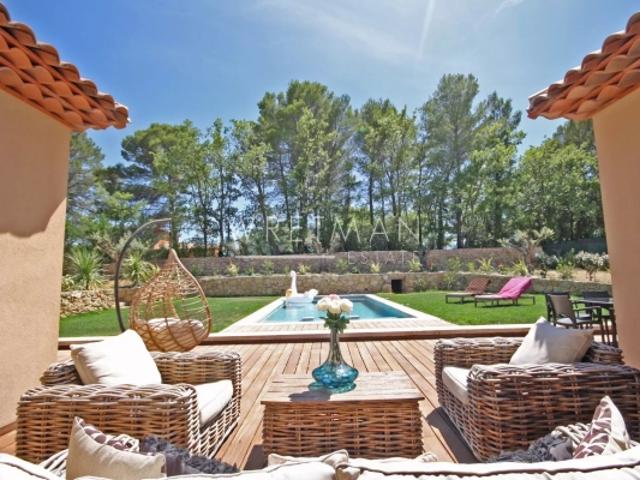 Villa contemporaine de standing plain pied avec piscine – Lorgues