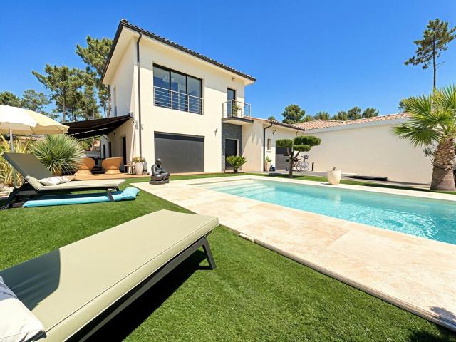 Villa contemporaine de standing – 143 m² – Piscine chauffée – Andernos les Bains