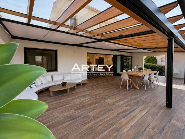 Villa contemporaine de 175 m2 avec dépendance, piscine et va