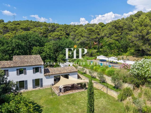 Villa contemporaine de 265m2, quartier très prisé au calme absolu