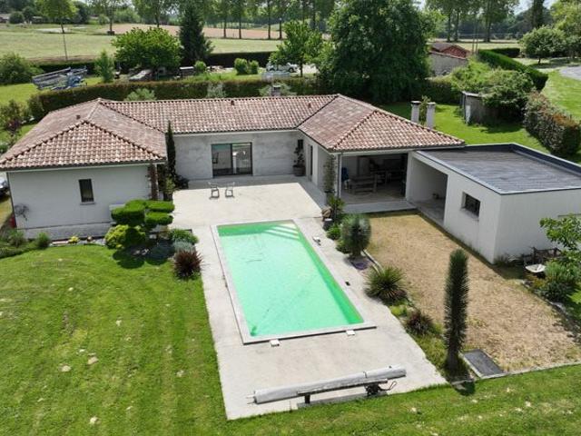 Villa contemporaine de 2017, 4 garages, carport, piscine, po. 165m² Castelnau d'Auzan