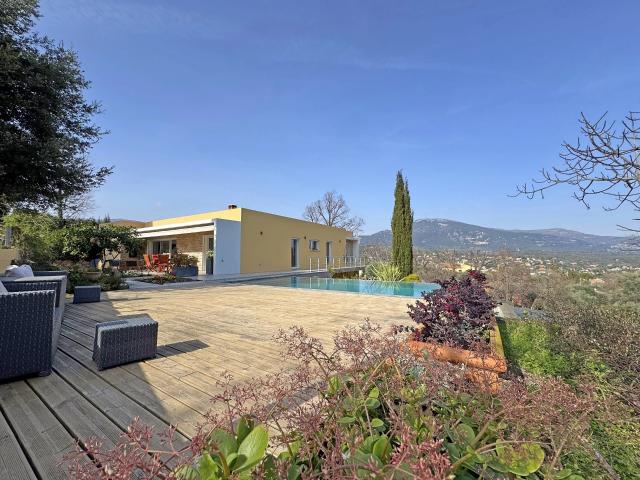 Villa contemporaine de 217 m2 à Le Rouret – cadre résidentie. 217m² Le Rouret