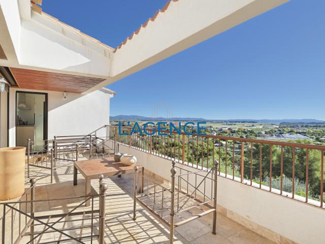 Villa contemporaine de 221 m2 avec vue mer, au calme, sur un