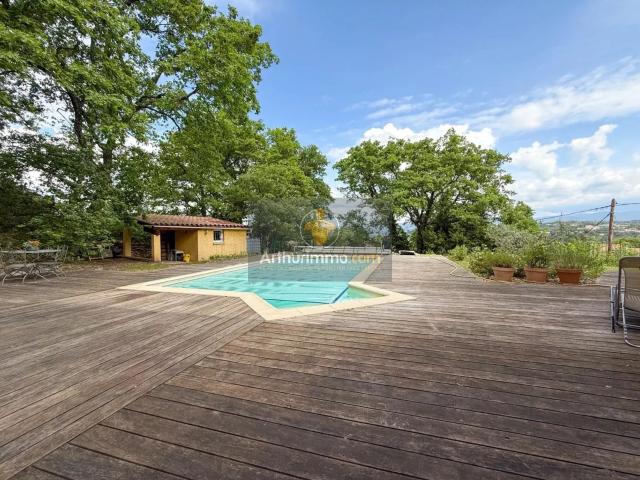 Villa contemporaine de 224 m² avec piscine à Apt 224m² Apt