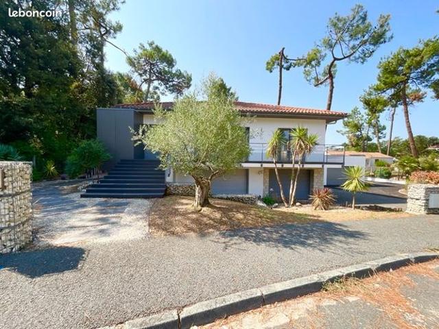 Villa contemporaine de 230 m²