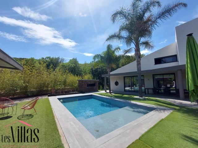 Villa Contemporaine de 321 m2 avec sous sol 115 m2 et studio. 321m² Le boulou