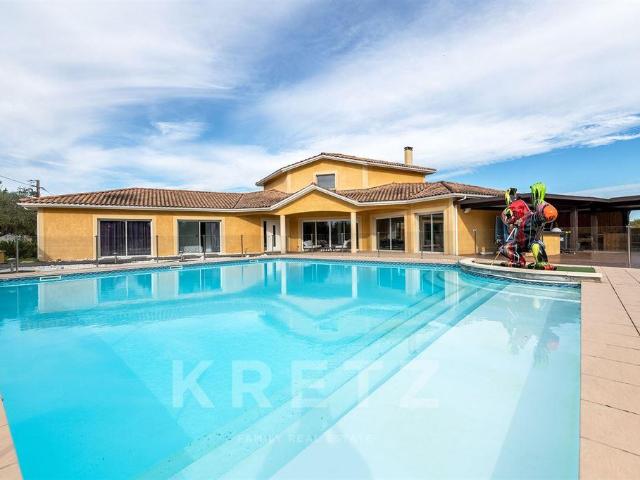 Villa contemporaine de 550m², avec deux piscine et spa 550m² Eymet