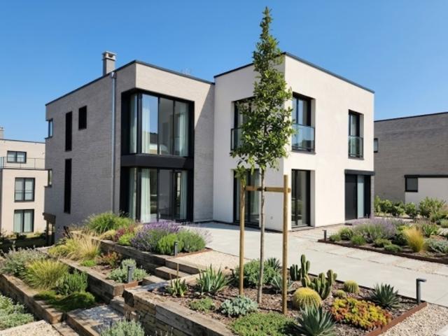 ? VILLA CONTEMPORAINE D'EXCEPTION 218,7 m² HABITABLES SUR 553 m² DE TERRAIN, STUDIO INDÉPENDANT & GRANDES TERRASSES ?