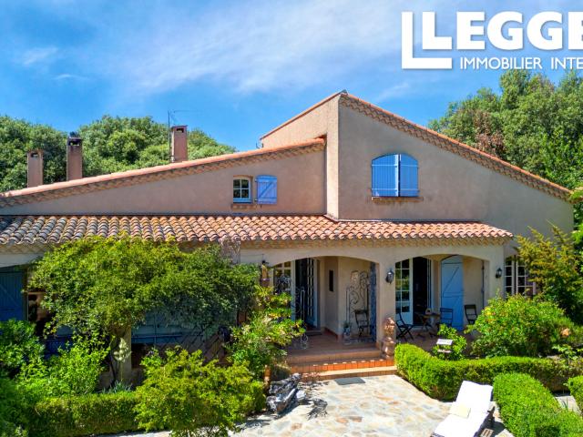 Villa contemporaine d'exception avec gîte indépendant, piscine et parc paysager de 5 000 m² à Montolieu