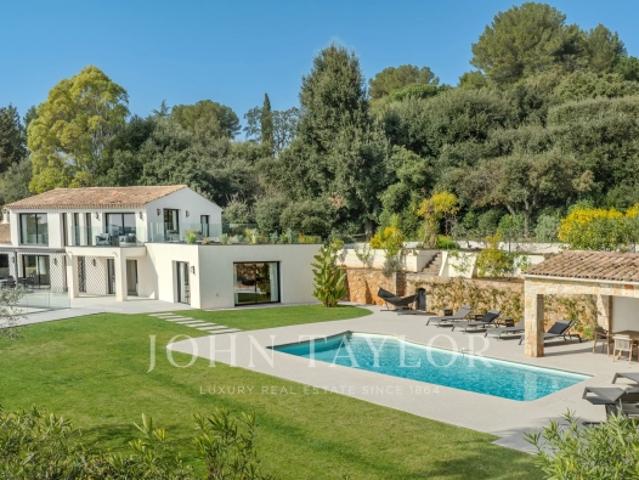 Villa contemporaine d'exception dans le secteur très recherché de Biot – Bois Fleuri
