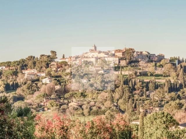 VILLA CONTEMPORAINE – EMPLACEMENT PRIME À MOUGINS