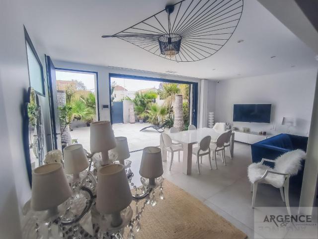 VILLA CONTEMPORAINE BORD DE MER ELEGANCE ET RAFFINEMENT