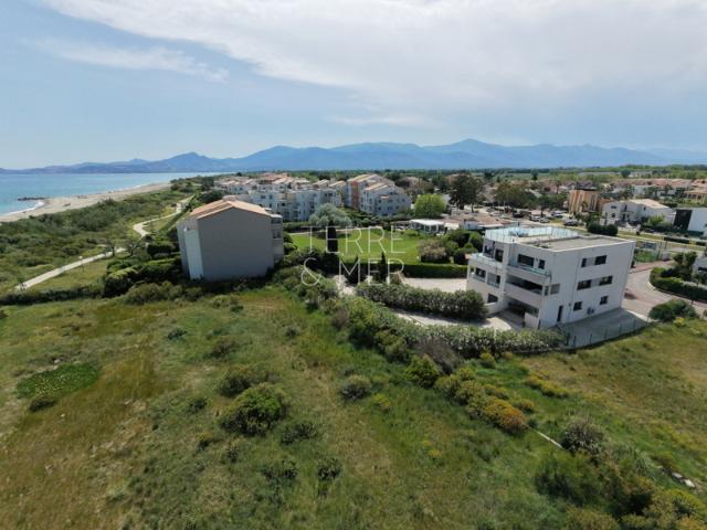 Villa contemporaine face à la mer