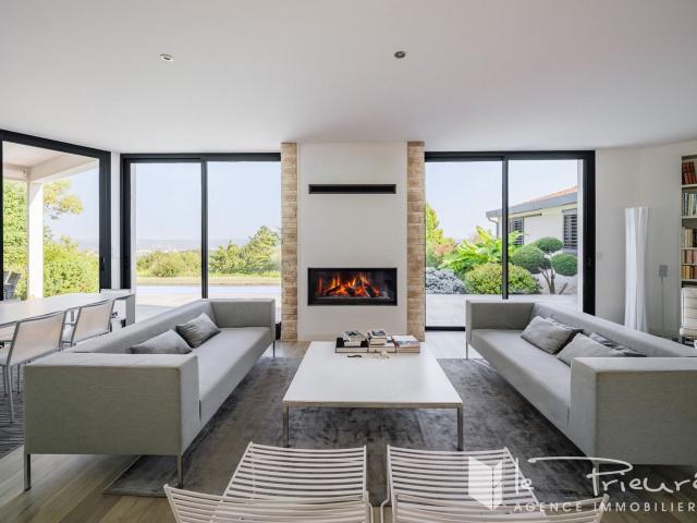 Villa contemporaine familiale avec piscine et superbe vue pa. 219m² Albi