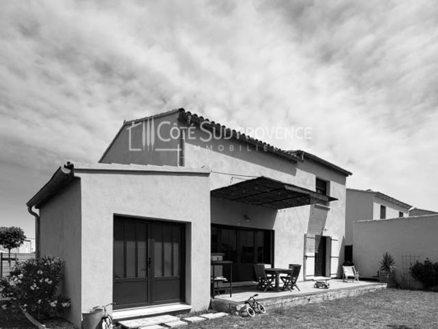 VILLA CONTEMPORAINE PERNES LES FONTAINES