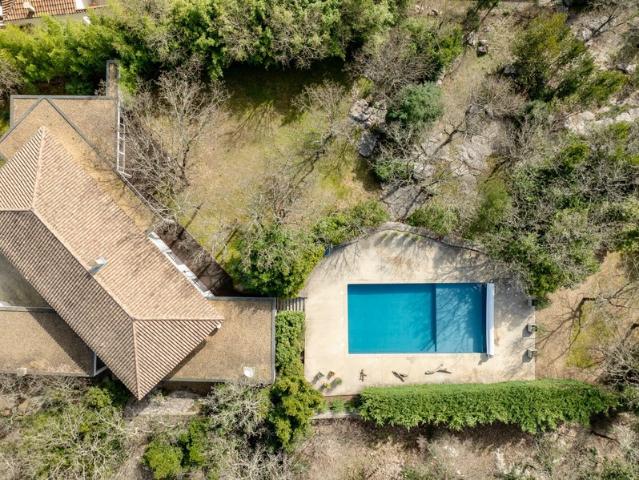 Villa contemporaine rare au cœur du village de Saint Martin de Londres – volumes, lumière et potentiel