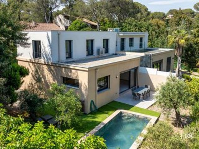 Villa contemporaine récente au calme