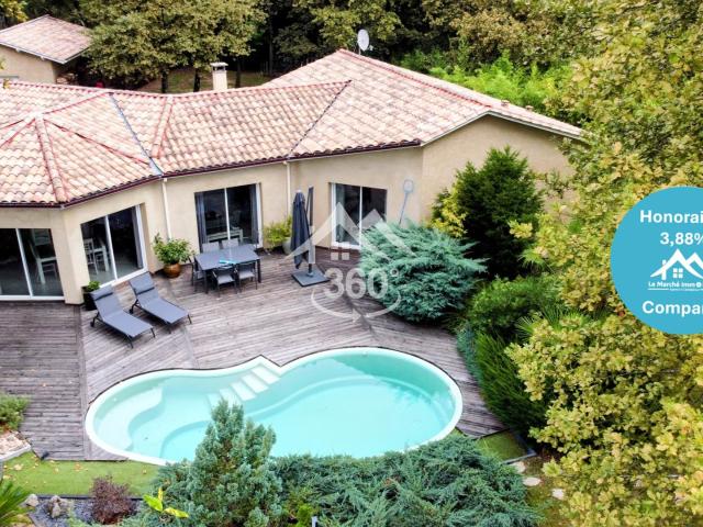 Villa contemporaine récente de plain pied avec piscine de 16. 160m² Casteljaloux