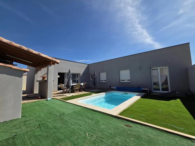 A vendre villa T4 de plain pied 107 m2 avec piscine et garag