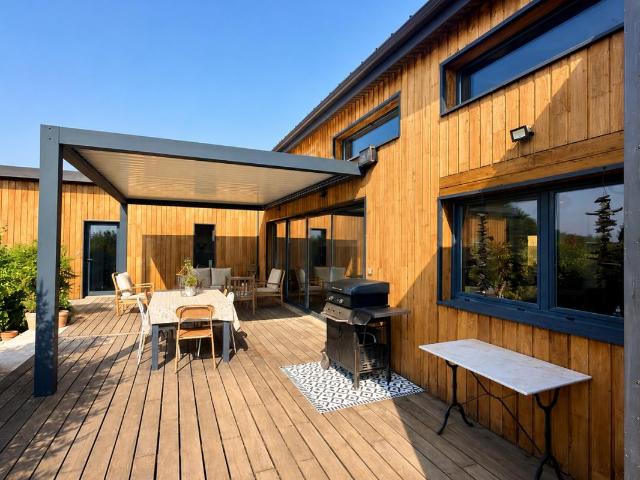 Villa contemporaine T6 avec piscine à moins de 10 minutes de CAHORS