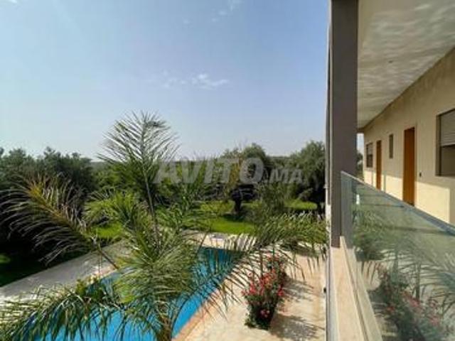 Villa contemporaine titrée km 15