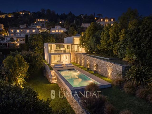 Villa Contemporaine Vue Mer À Pied Des Plages 220m² Cannes