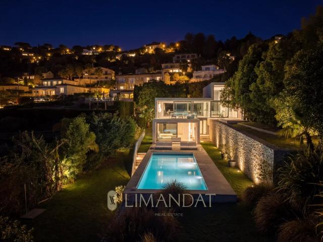 Villa Contemporaine Vue Mer À Pied Des Plages 220m² Cannes
