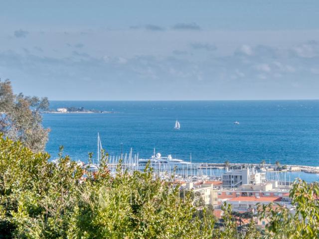 VILLA CONTEMPORAINE VUE MER À PIED DES PLAGES