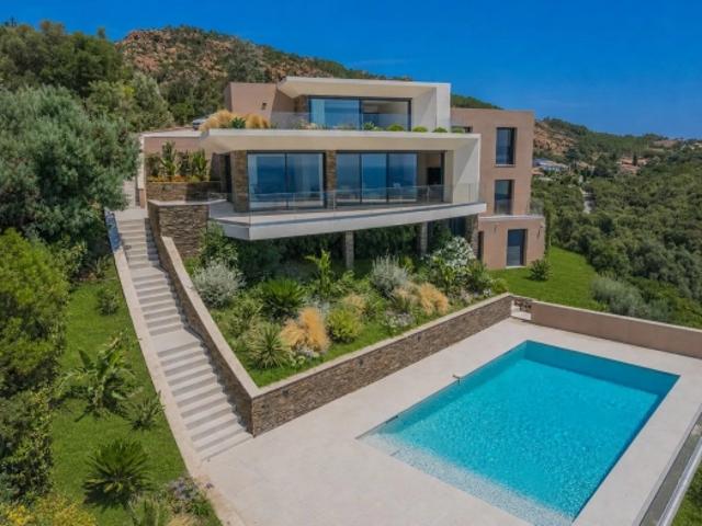 VILLA CONTEMPORAINE VUE MER A SAINT RAPHAEL AGAY QUARTIER RESIDENTIEL