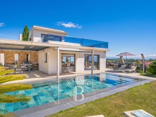 VILLA CONTEMPORAINE VUE MER ET MONTAGNES à 360 °