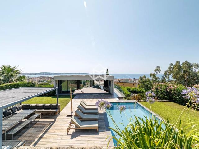 Villa contemporaine Vue mer panoramique Golfe Juan 204m² Cannes