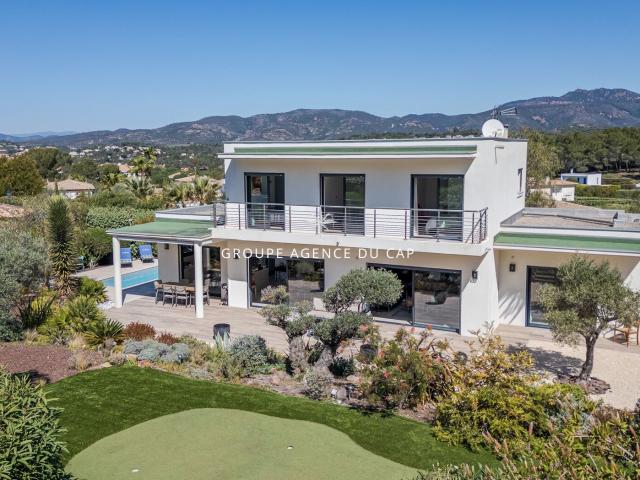 Villa Contemporaine 173 M2 Proche Golfs Saint Raphael 174m² Saint Raphaël