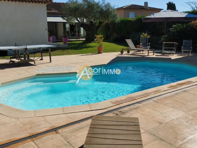 Villa contemporaine 196m2 sur 948m2 terrain avec piscine