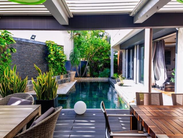 Villa contemporaine – 10 pièces – env. 300 m² – piscine – spa