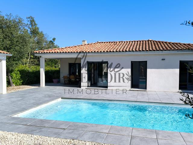 Villa contemporaine 130 m2 habitables avec piscine et dépendance, au calme non isolée, entre Uzès et Barjac