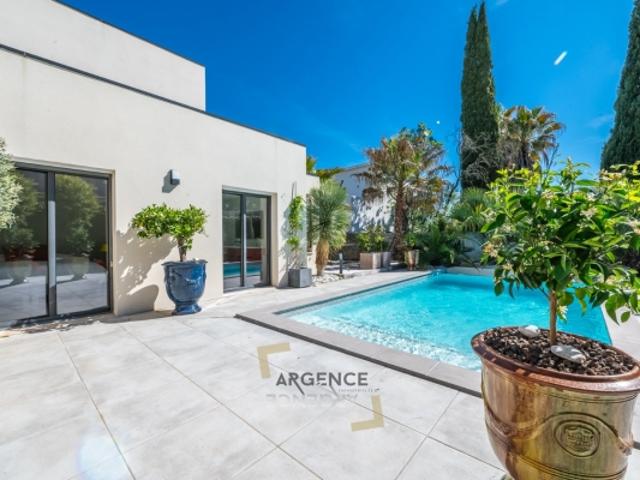 VILLA CONTEMPORAINE 200 M² AVEC PRESTATIONS HAUT DE GAMME