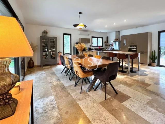 Villa contemporaine 205m2 sur 3100 m2 avec piscine chauffée. 205m² L'Isle sur la Sorgue