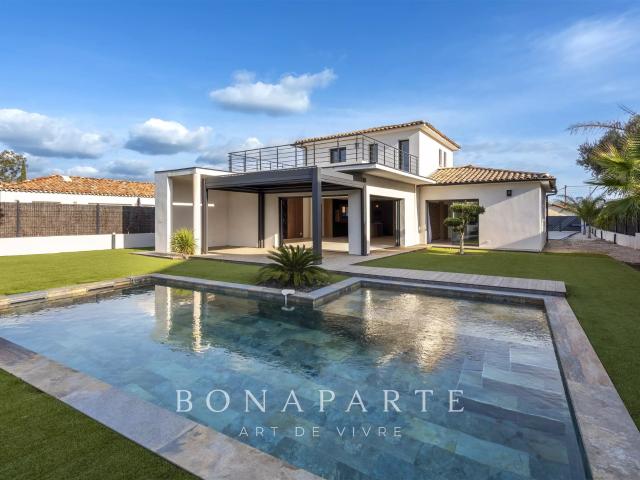 Villa contemporaine 4 chambres m² Roquebrune sur Argens
