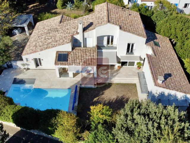 Villa contemporaine 7 pièces d'environ 250 m2 sur 1000 m2