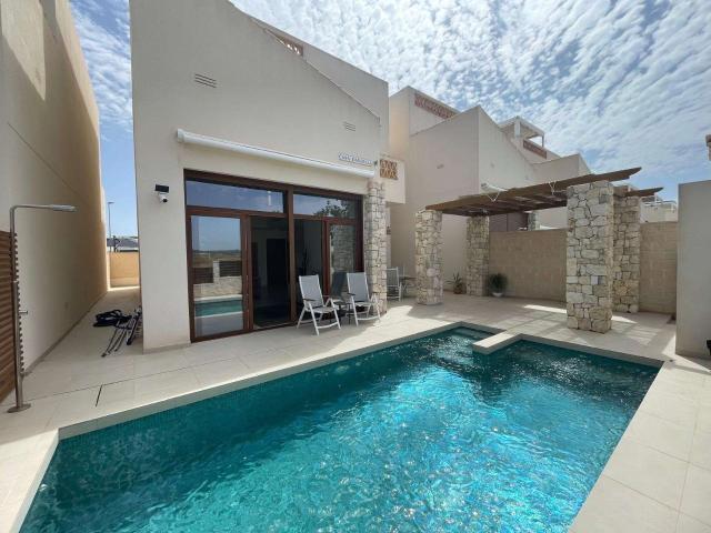 Villa contemporánea adosada con piscina privada y solárium 216m² Benijófar