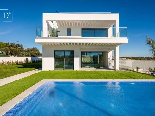 Villa contemporânea com piscina, jacuzzi e rooftop vista mar. 170m² Alcantarilha e pêra