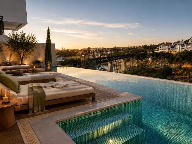 Villa Contemporânea com Piscina Privada no Centro de Tavira