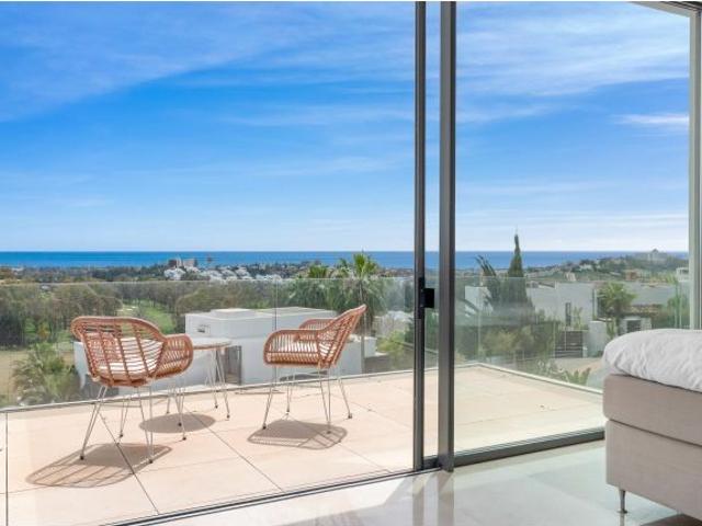 VILLA CONTEMPORÁNEA CON VISTA AL MAR