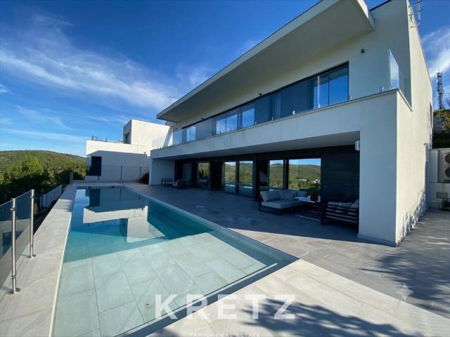 Villa contemporánea con vistas panorámicas – Elegance a 5 minutos de Sitges