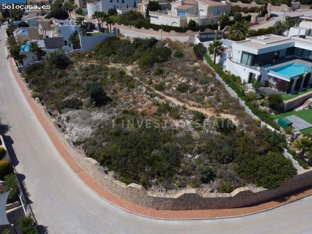 Villa contemporánea con piscina y vistas al mar en Cumbre del Sol